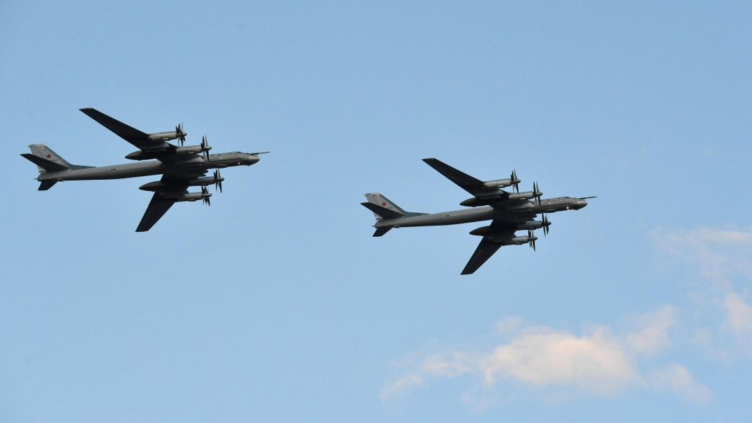 МО РФ: два Ту-95МС пролетели на учениях над нейтральными водами Чукотского моря